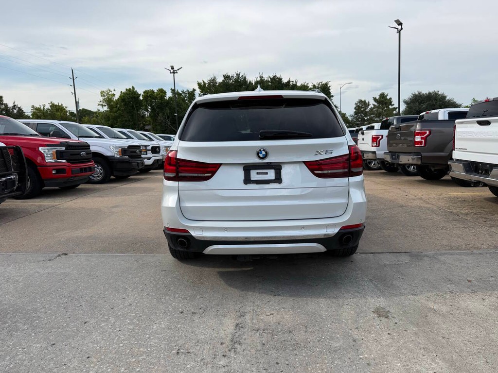 BMW X5 Vehicle Full-screen Gallery Image 40