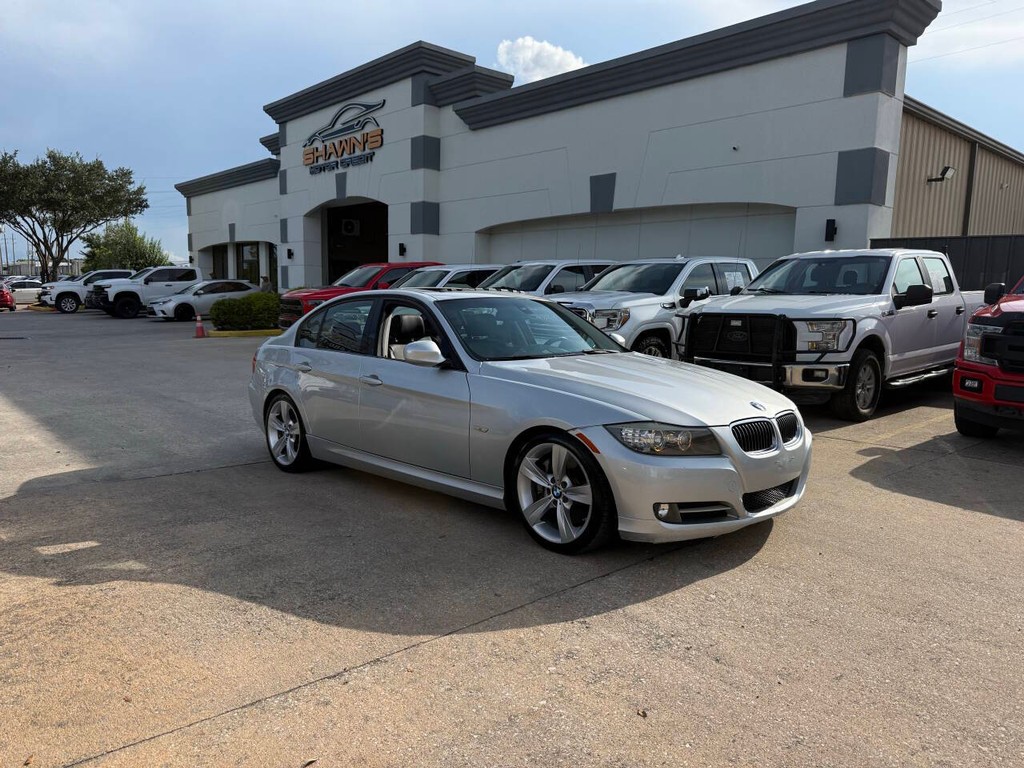 BMW 3 Series Vehicle Full-screen Gallery Image 02