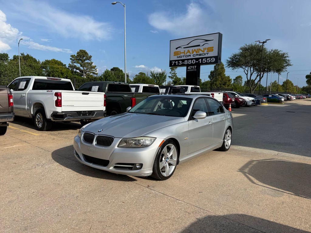BMW 3 Series Vehicle Full-screen Gallery Image 03