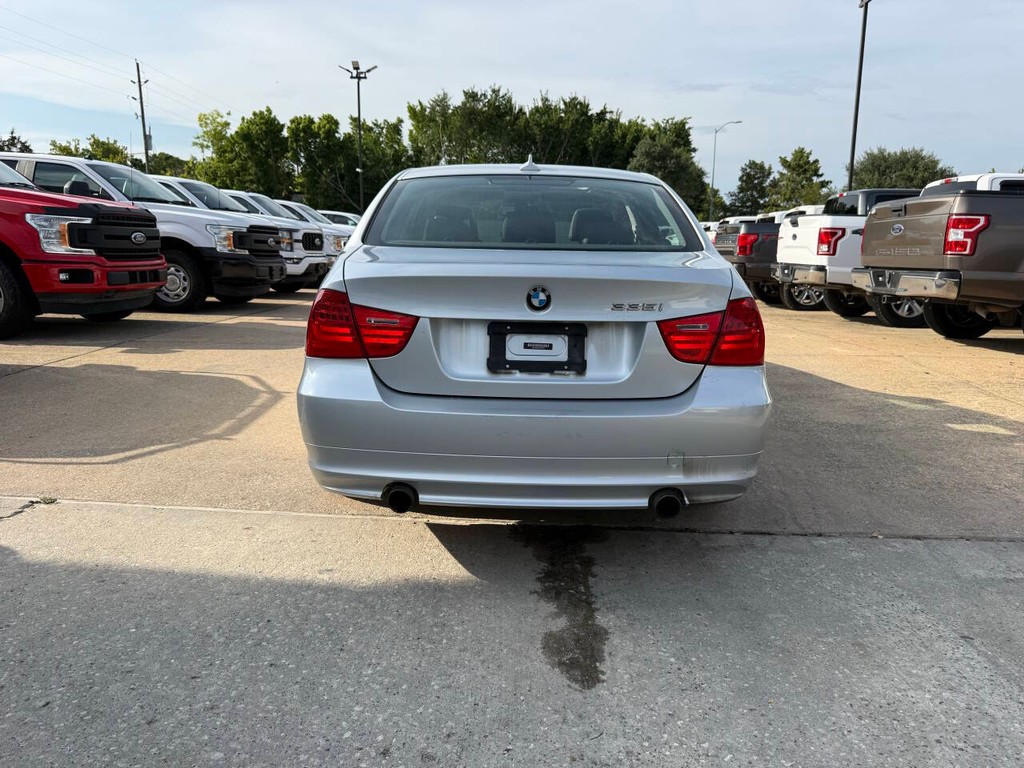 BMW 3 Series Vehicle Full-screen Gallery Image 40