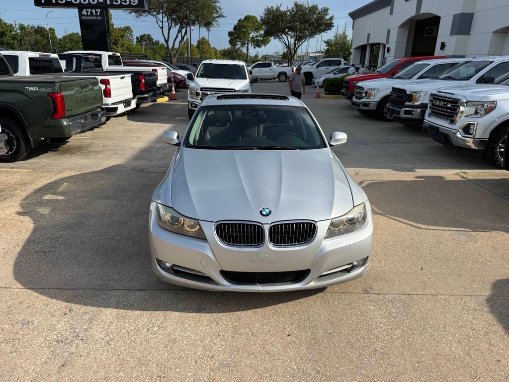 BMW 3 Series Vehicle Full-screen Gallery Image 41