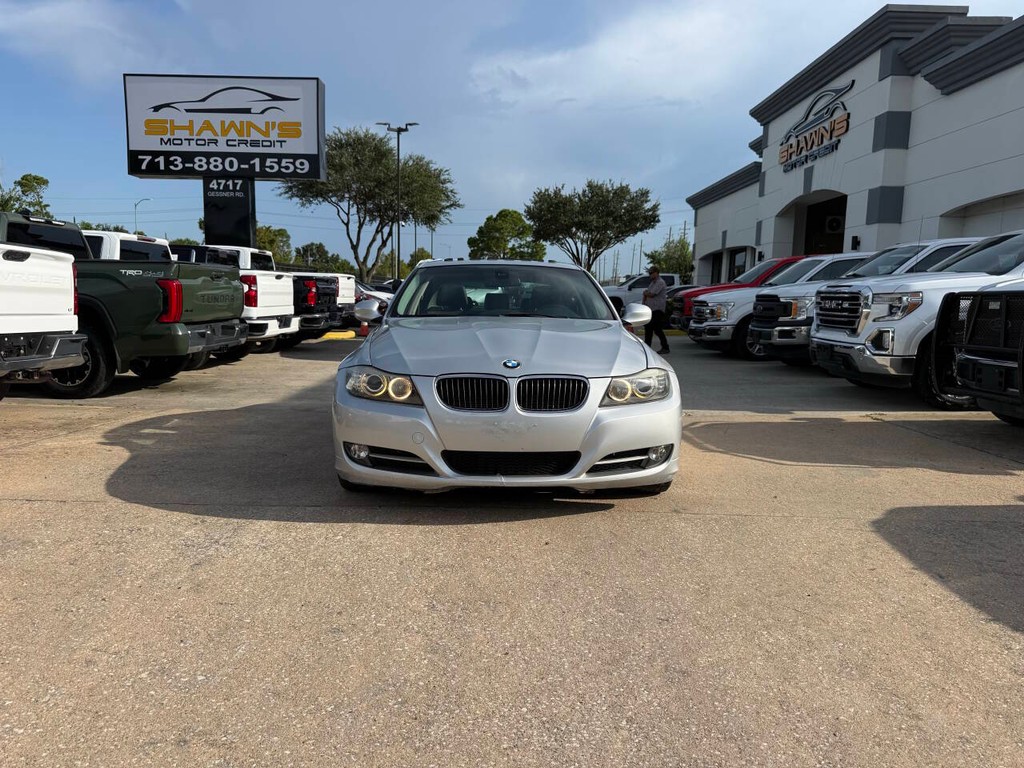 BMW 3 Series Vehicle Full-screen Gallery Image 42