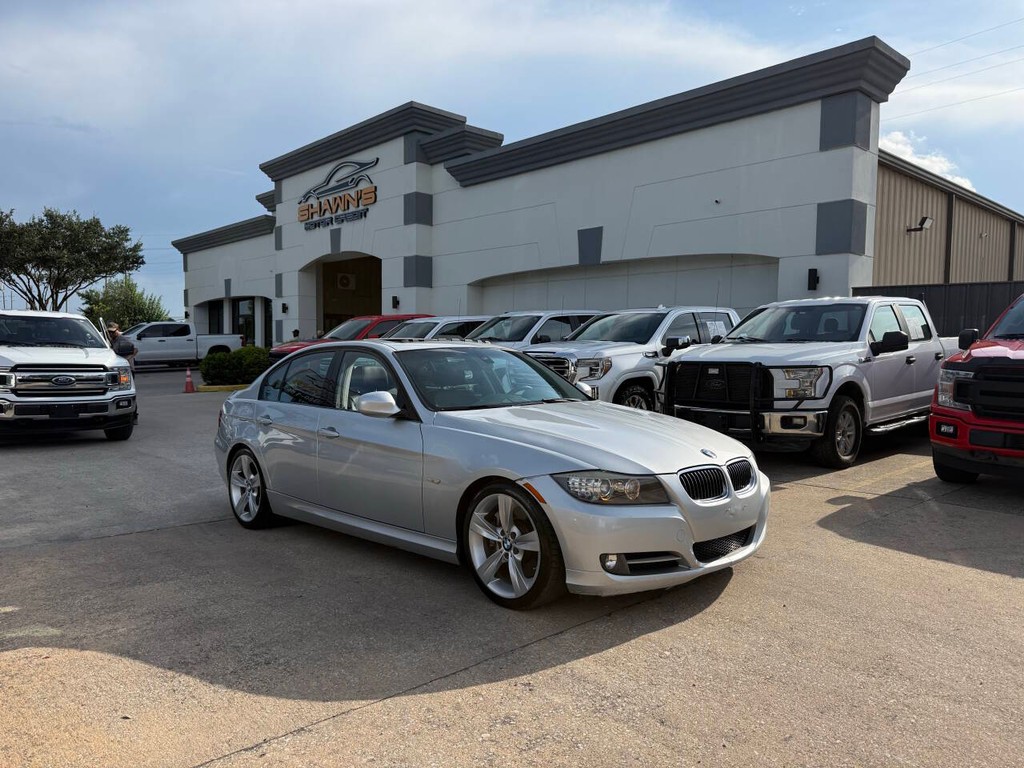 BMW 3 Series Vehicle Full-screen Gallery Image 43