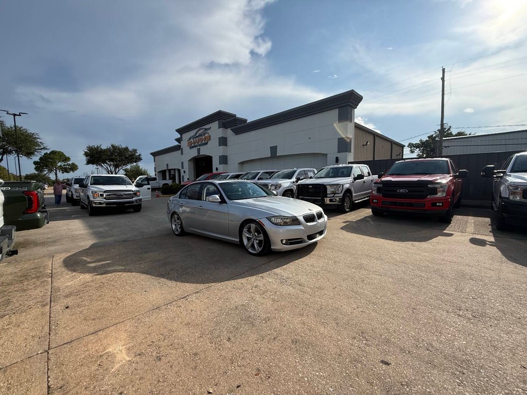 BMW 3 Series Vehicle Full-screen Gallery Image 45