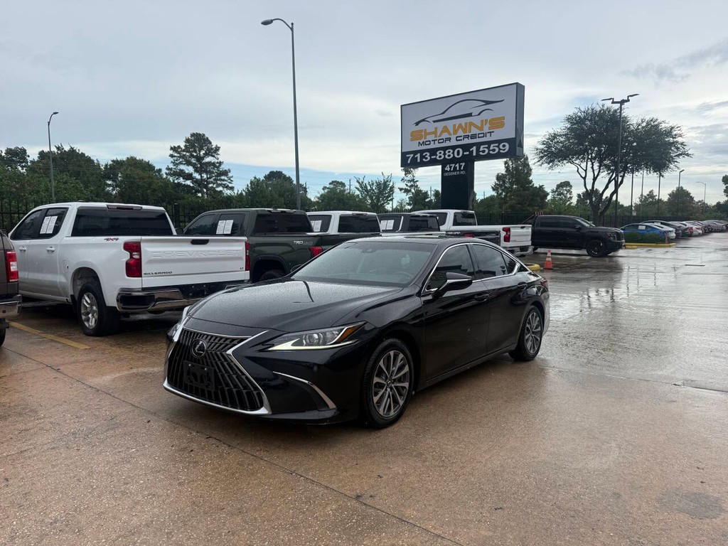 Lexus ES Vehicle Full-screen Gallery Image 03