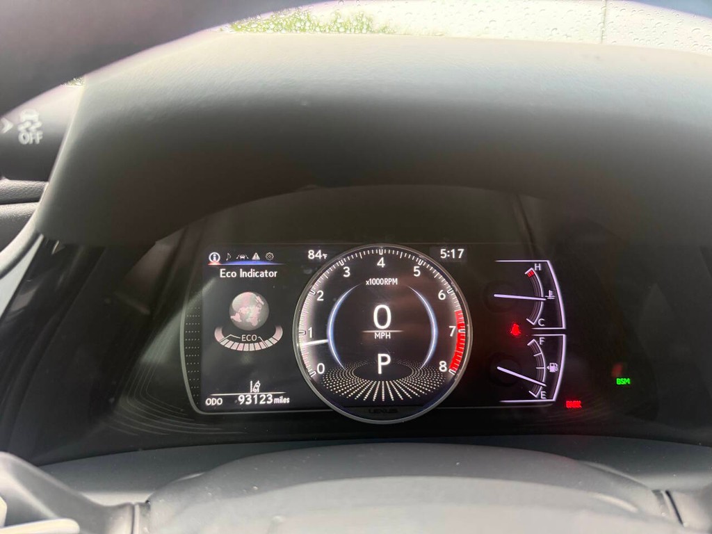 Lexus ES Vehicle Full-screen Gallery Image 32