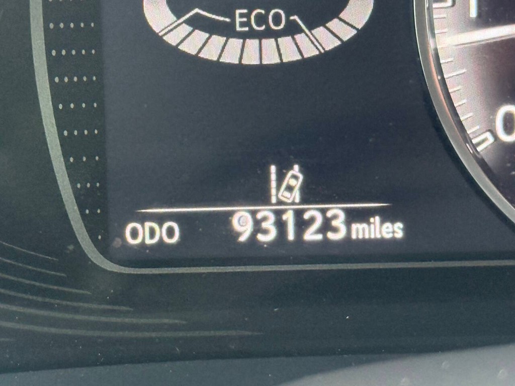 Lexus ES Vehicle Full-screen Gallery Image 33