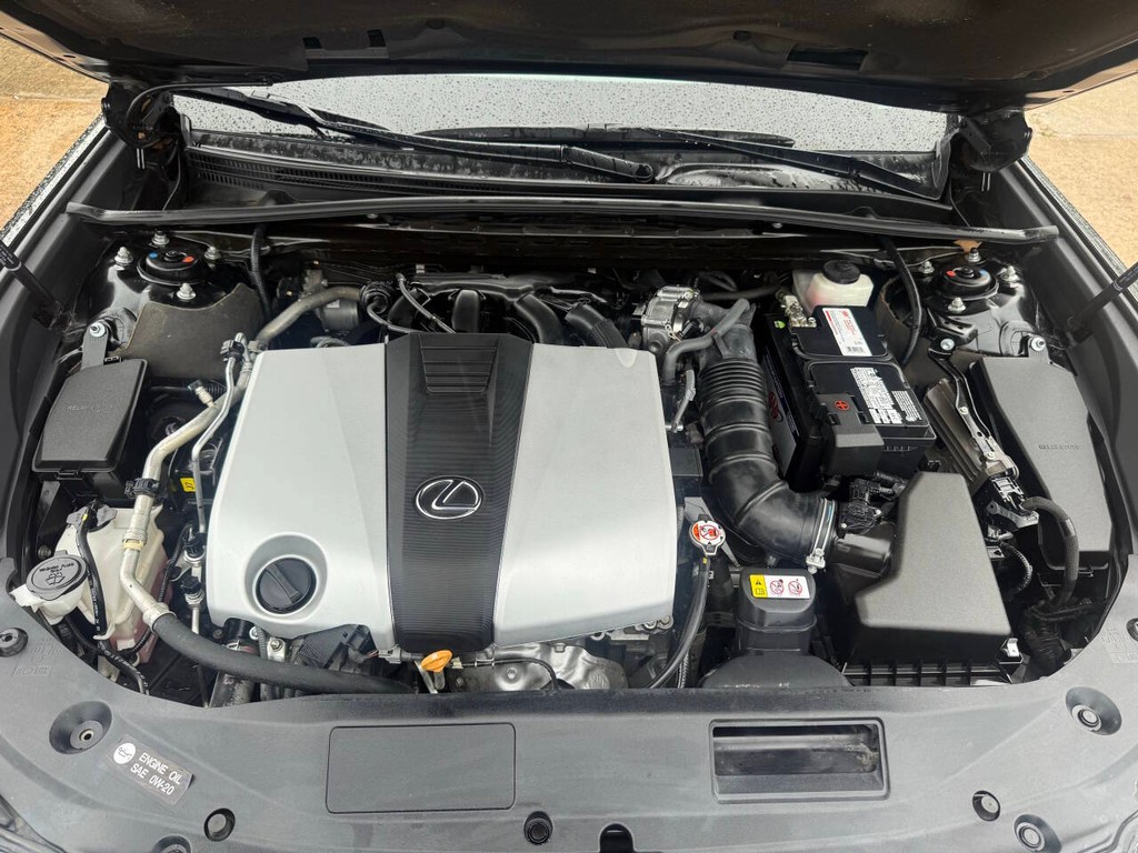 Lexus ES Vehicle Full-screen Gallery Image 35