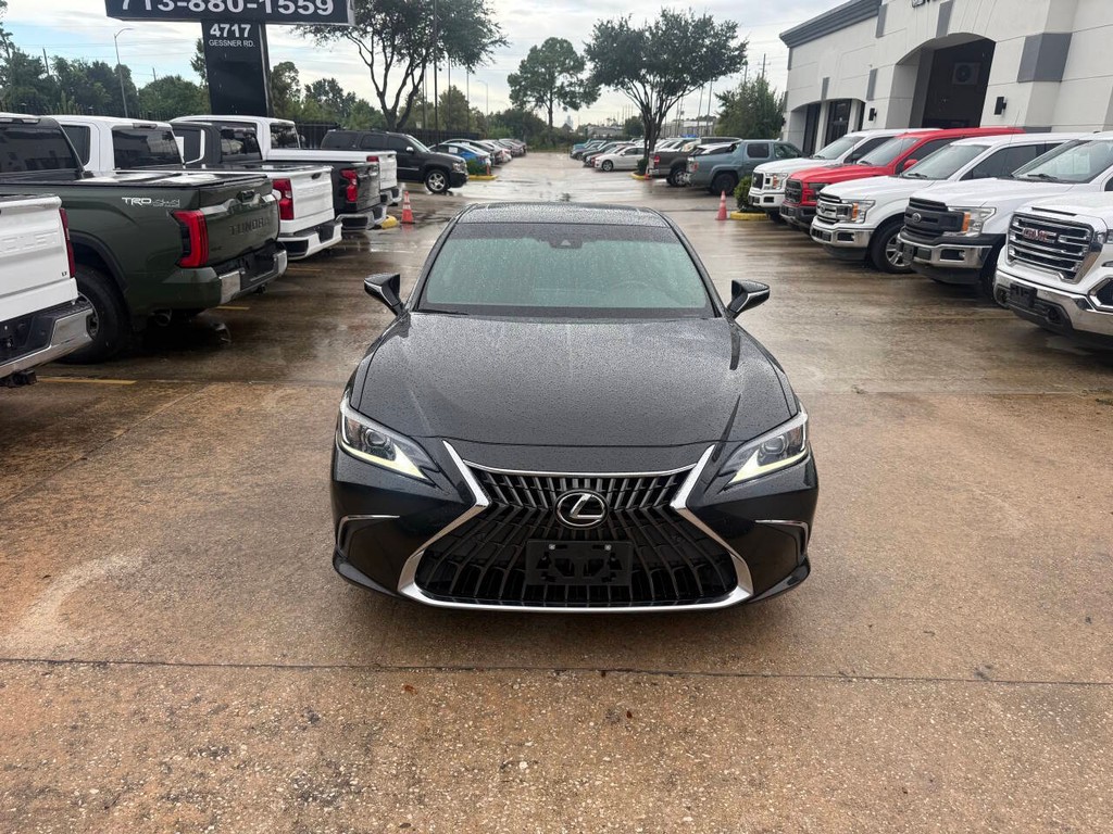 Lexus ES Vehicle Full-screen Gallery Image 39