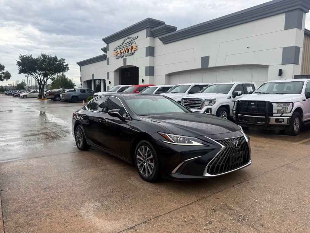 Lexus ES Vehicle Full-screen Gallery Image 41