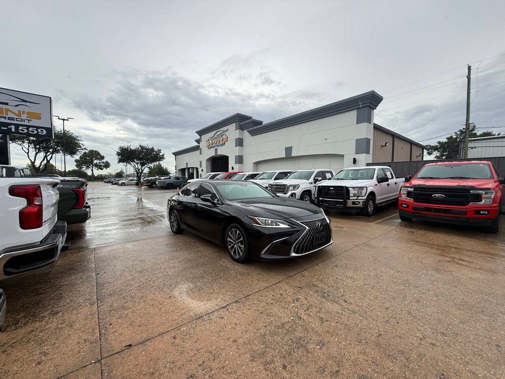 Lexus ES Vehicle Full-screen Gallery Image 43