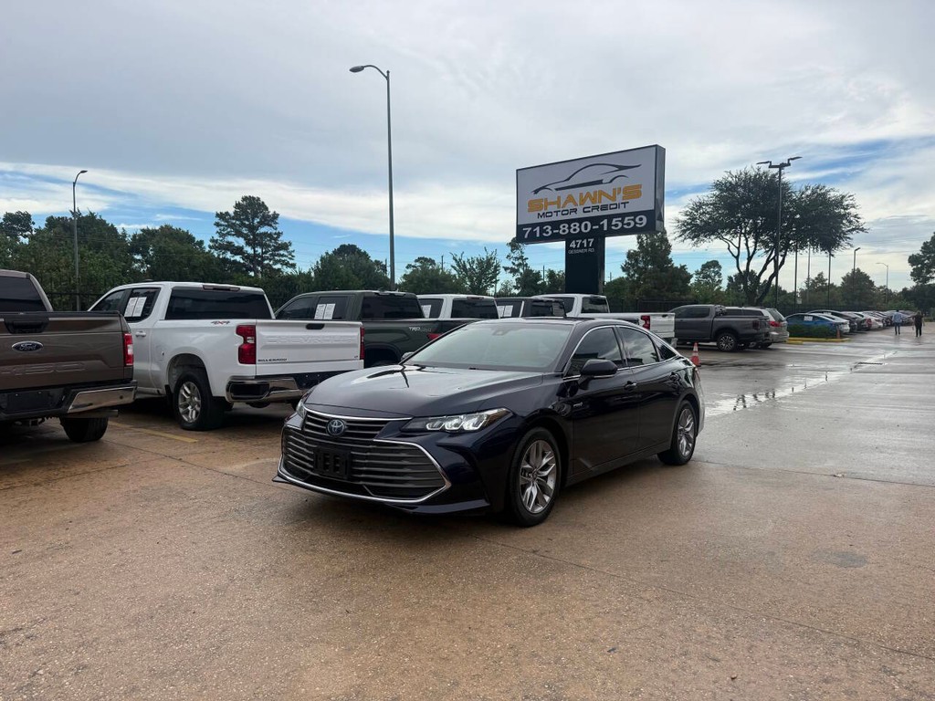 Toyota Avalon Hybrid Vehicle Full-screen Gallery Image 03