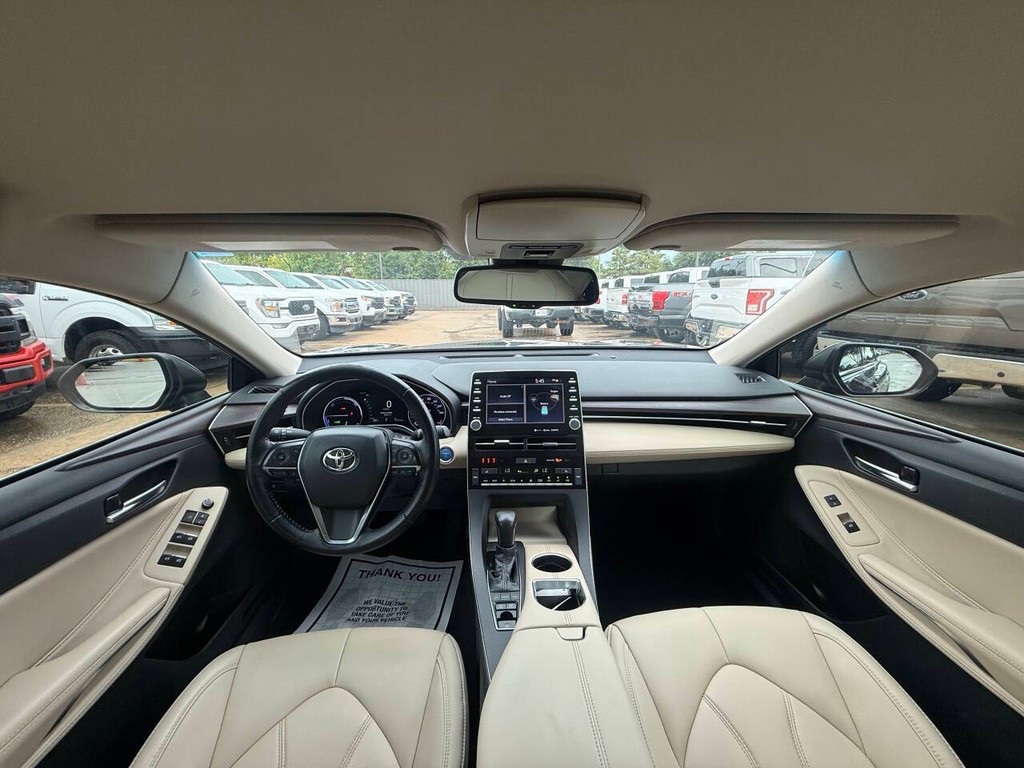 Toyota Avalon Hybrid Vehicle Full-screen Gallery Image 18