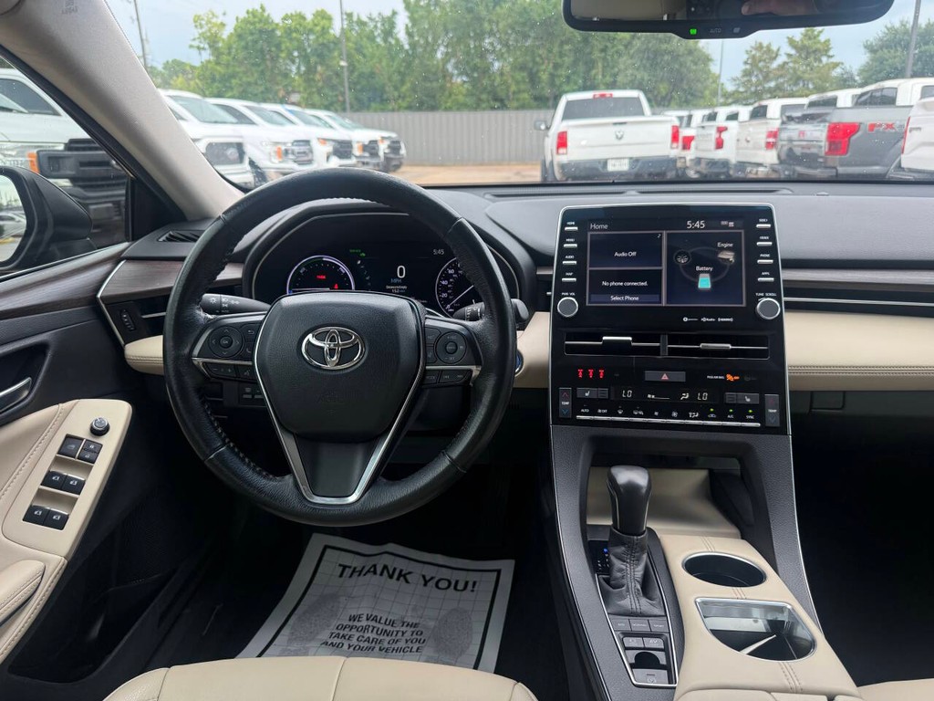 Toyota Avalon Hybrid Vehicle Full-screen Gallery Image 21
