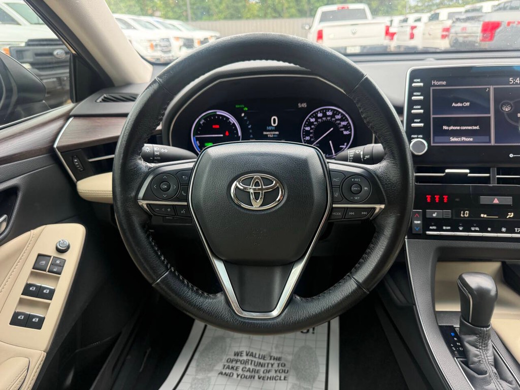 Toyota Avalon Hybrid Vehicle Full-screen Gallery Image 22