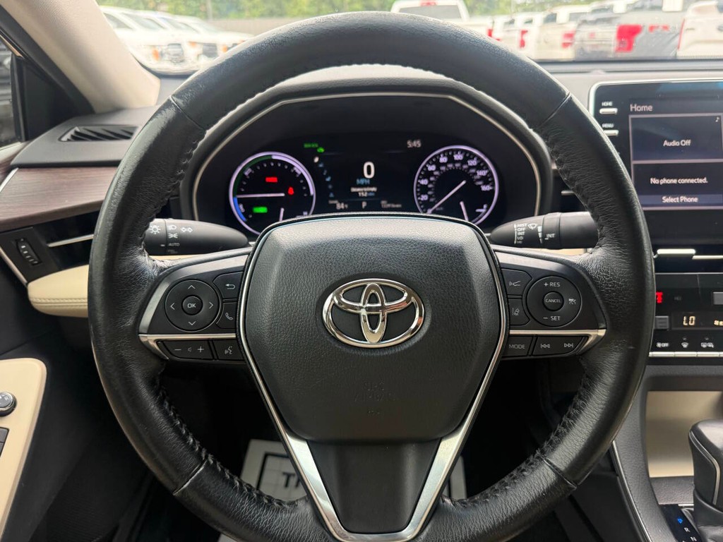 Toyota Avalon Hybrid Vehicle Full-screen Gallery Image 23