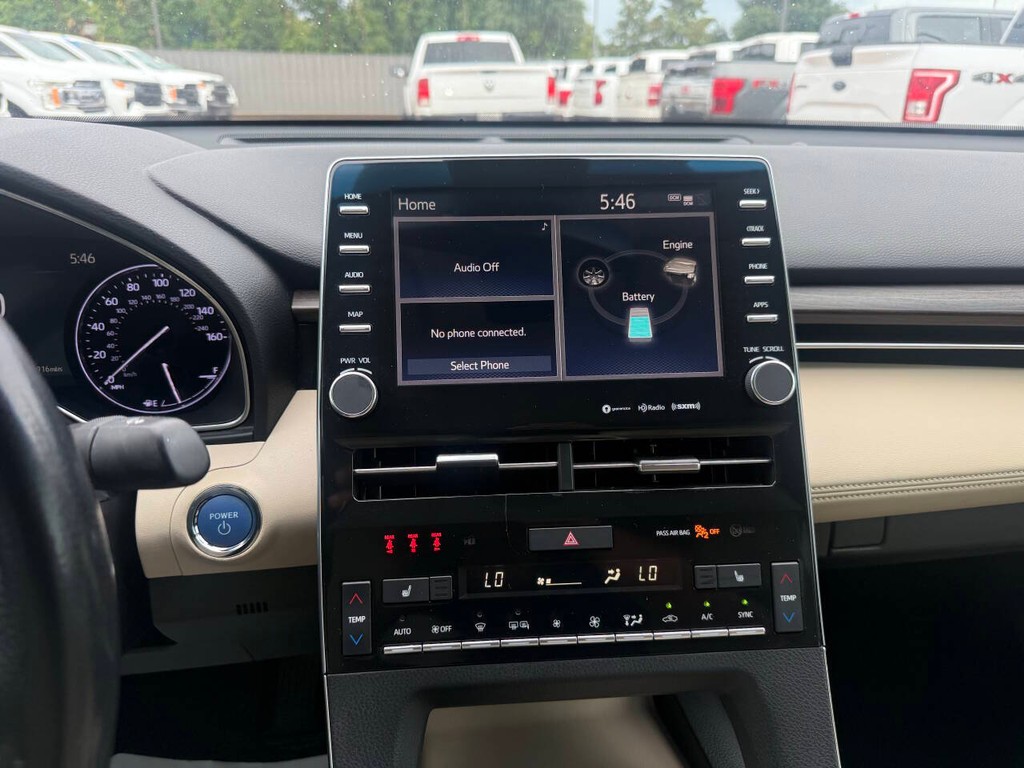 Toyota Avalon Hybrid Vehicle Full-screen Gallery Image 24