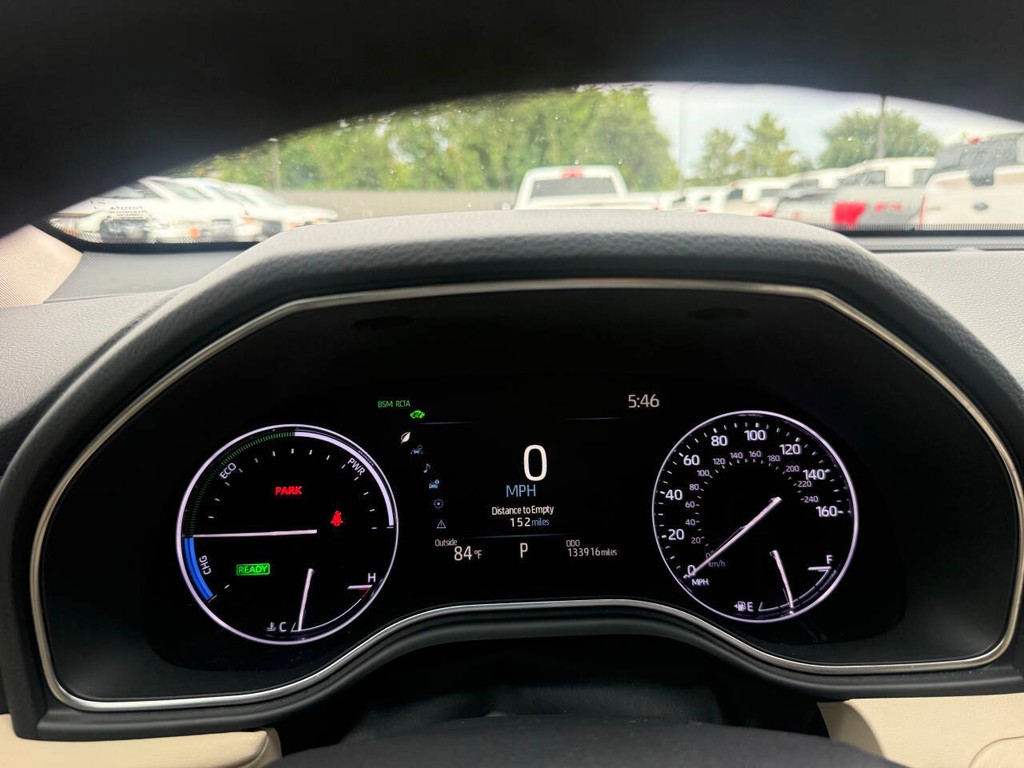 Toyota Avalon Hybrid Vehicle Full-screen Gallery Image 28