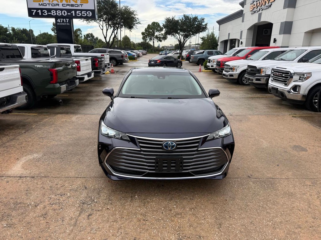Toyota Avalon Hybrid Vehicle Full-screen Gallery Image 34