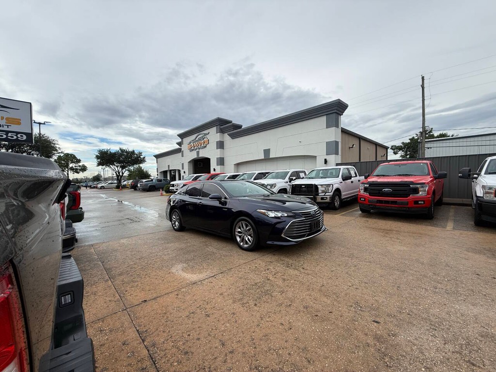 Toyota Avalon Hybrid Vehicle Full-screen Gallery Image 38