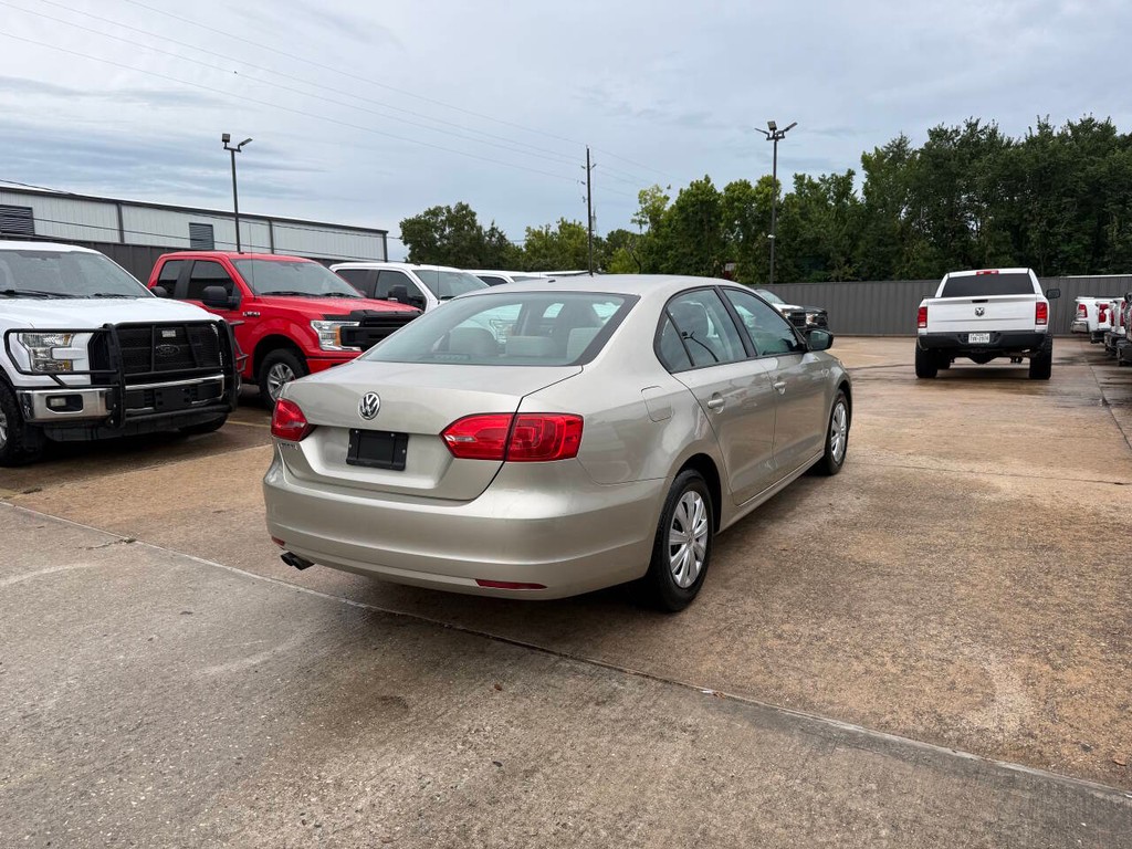 Volkswagen Jetta Sedan Vehicle Full-screen Gallery Image 05