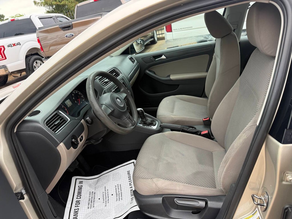 Volkswagen Jetta Sedan Vehicle Full-screen Gallery Image 07