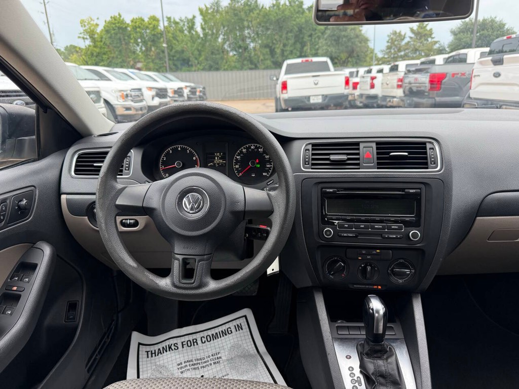 Volkswagen Jetta Sedan Vehicle Full-screen Gallery Image 21