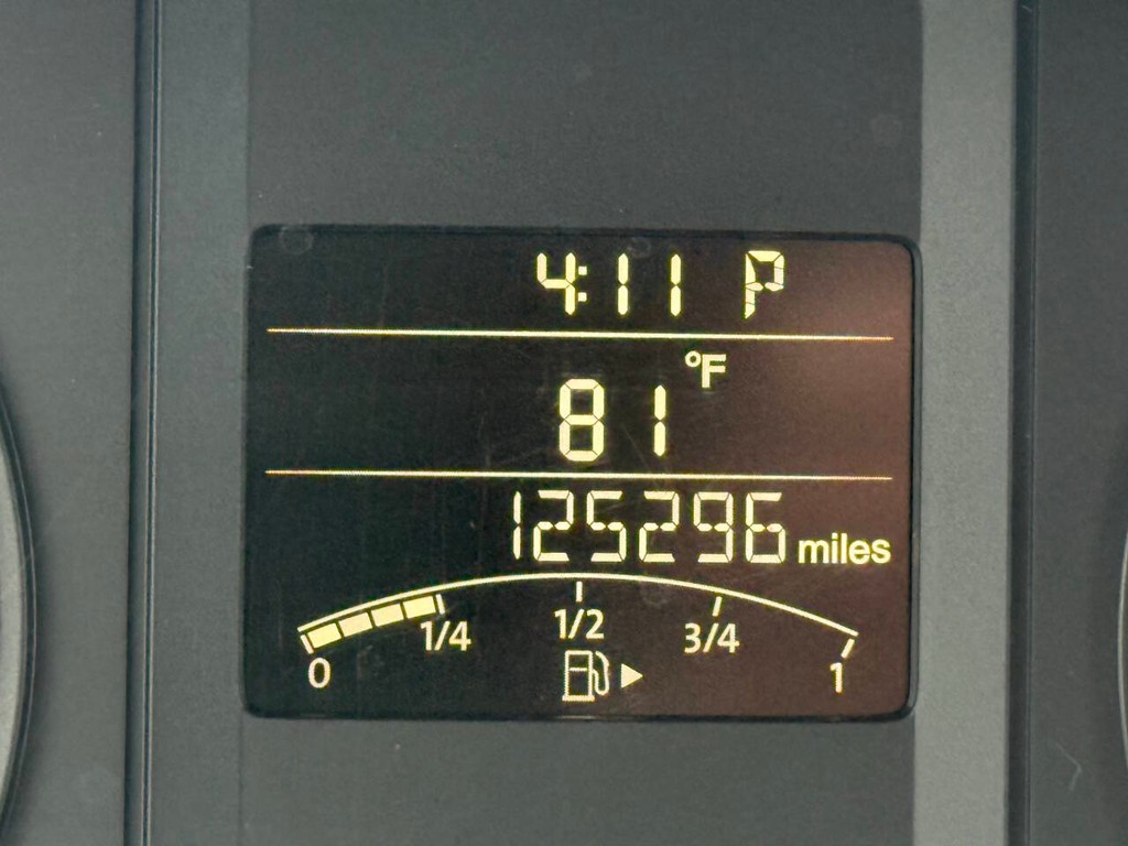 Volkswagen Jetta Sedan Vehicle Full-screen Gallery Image 30