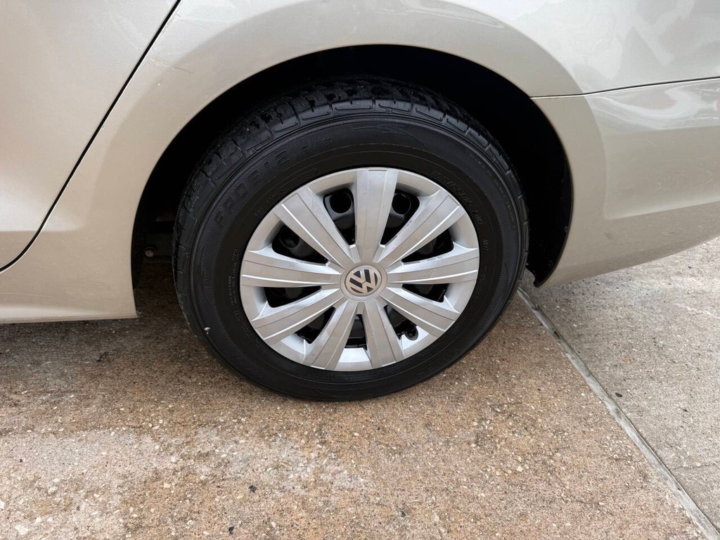 Volkswagen Jetta Sedan Vehicle Full-screen Gallery Image 33