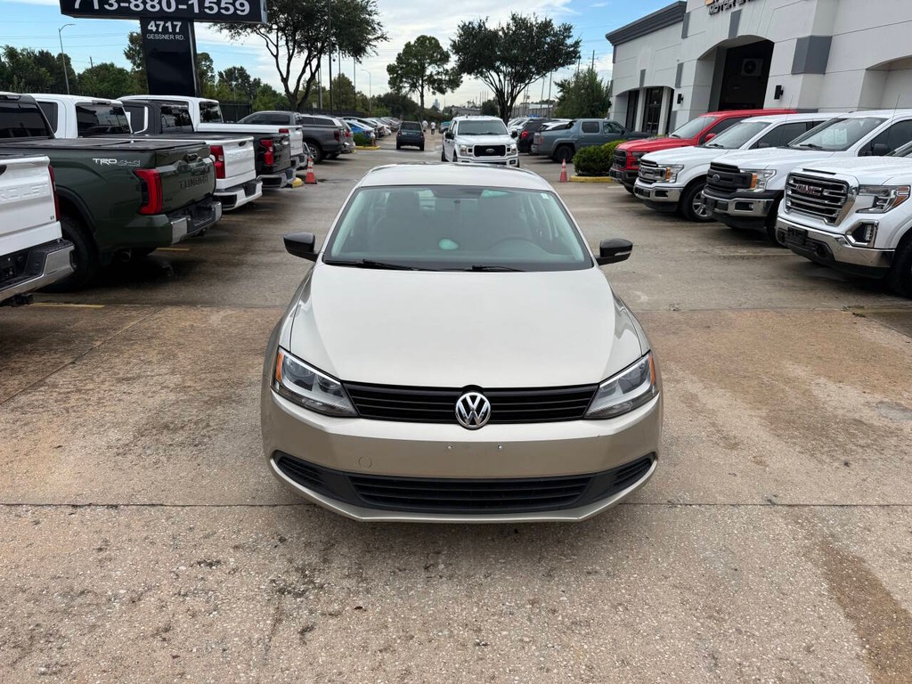 Volkswagen Jetta Sedan Vehicle Full-screen Gallery Image 36