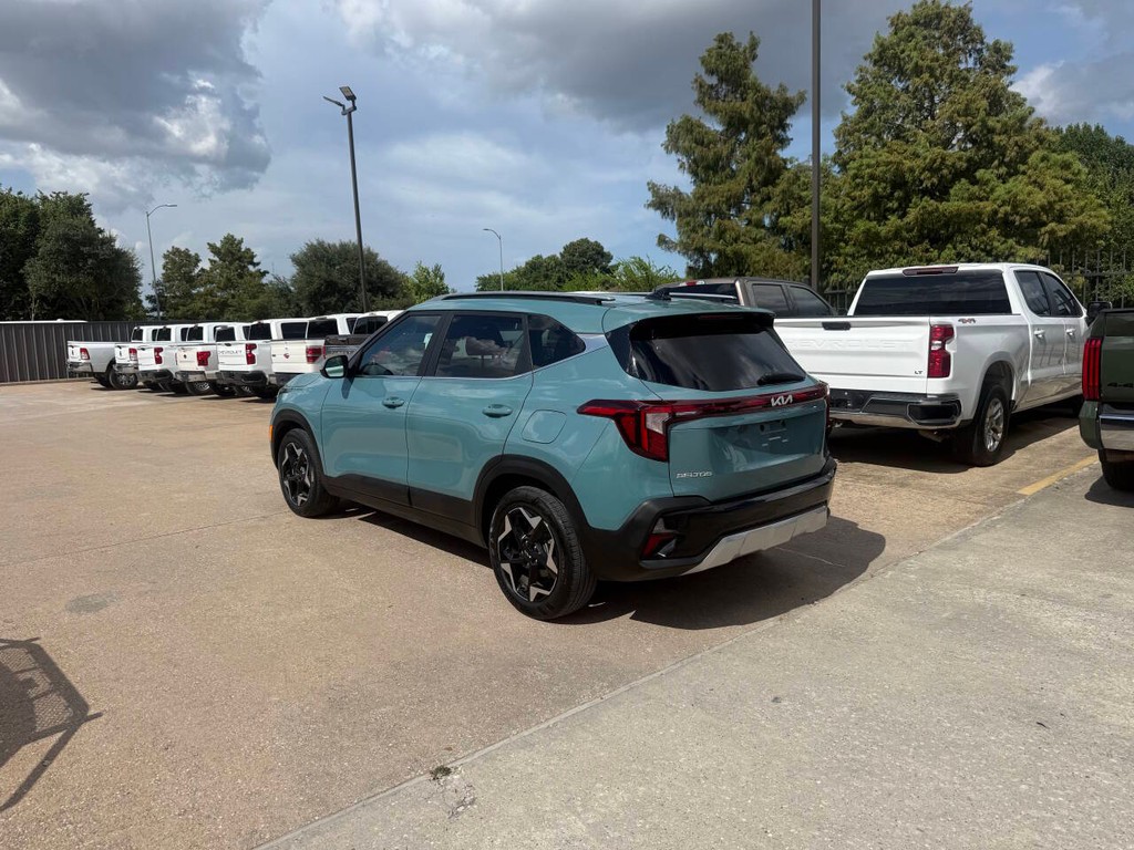 Kia Seltos Vehicle Full-screen Gallery Image 04