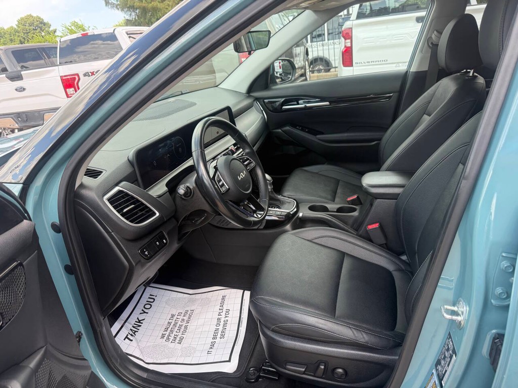 Kia Seltos Vehicle Full-screen Gallery Image 07