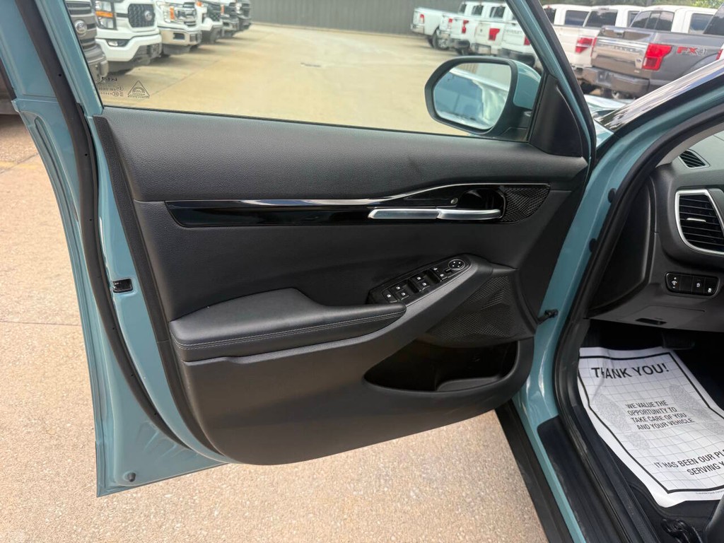 Kia Seltos Vehicle Full-screen Gallery Image 08