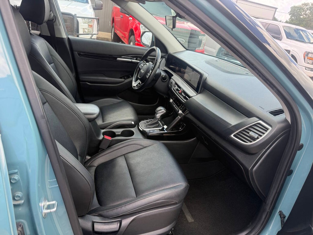 Kia Seltos Vehicle Full-screen Gallery Image 10