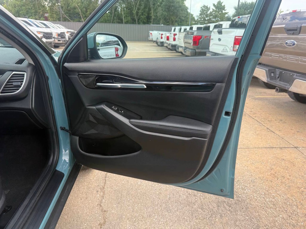 Kia Seltos Vehicle Full-screen Gallery Image 11