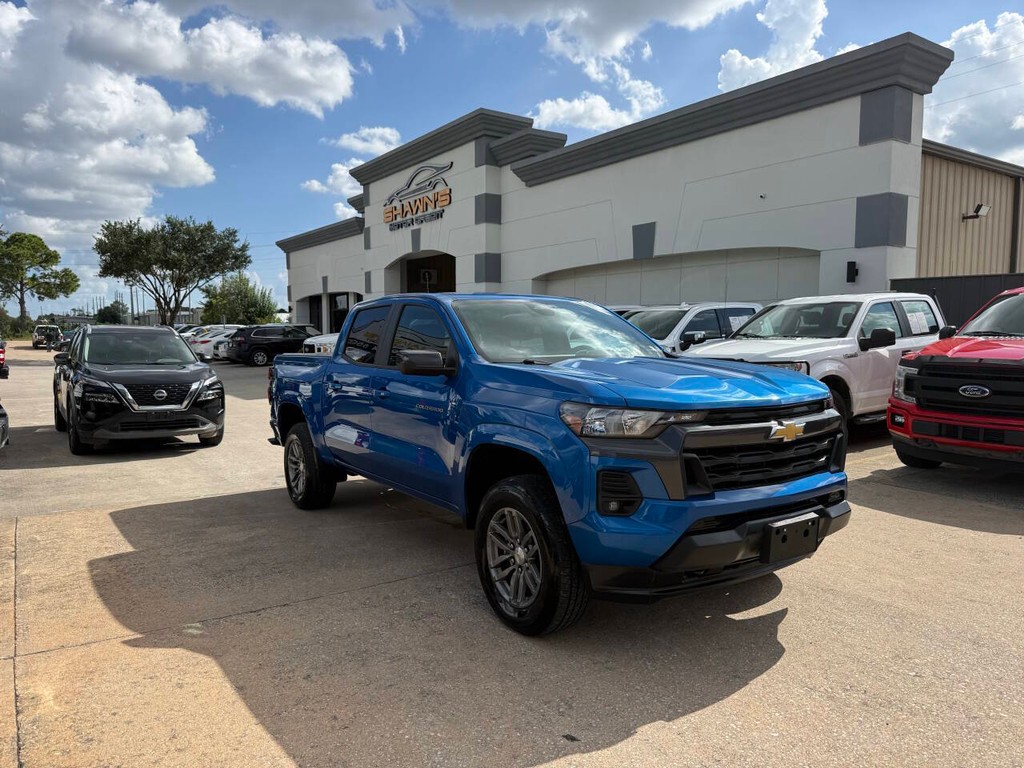 Chevrolet Colorado Vehicle Full-screen Gallery Image 02