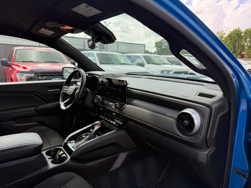 Chevrolet Colorado Vehicle Full-screen Gallery Image 09