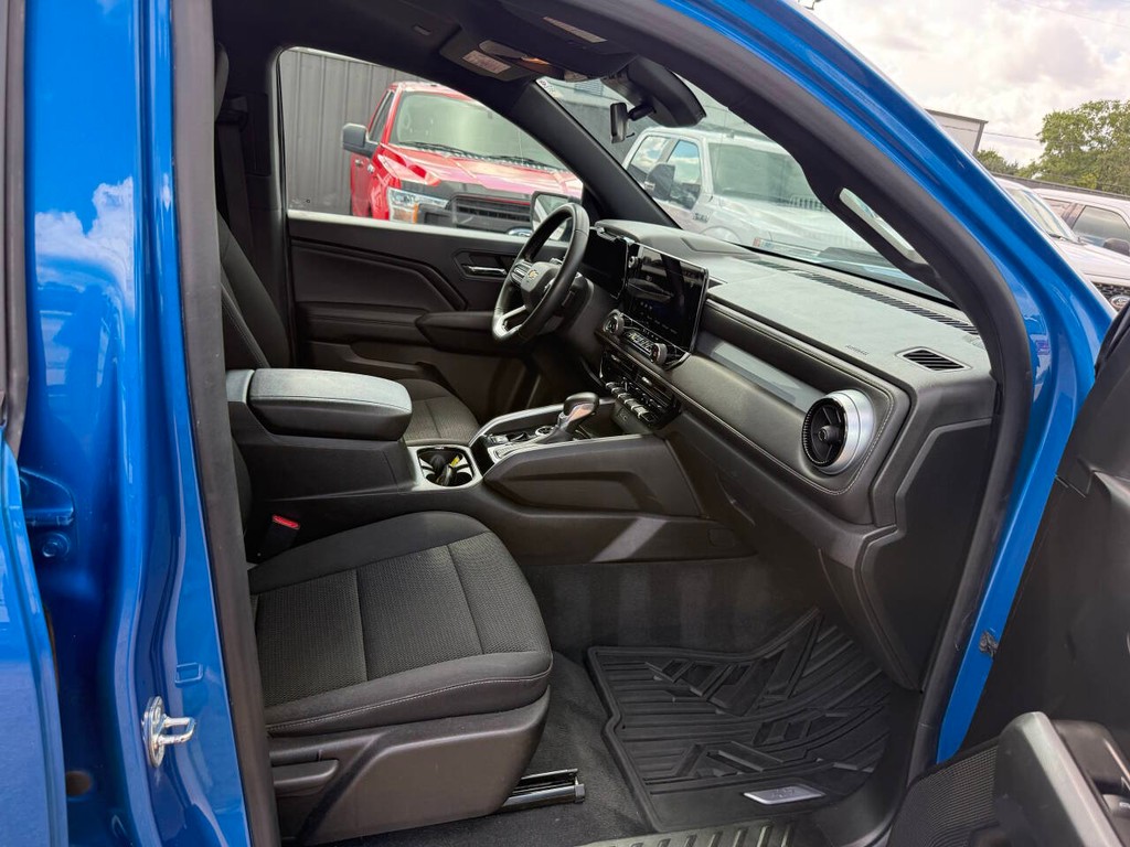 Chevrolet Colorado Vehicle Full-screen Gallery Image 10