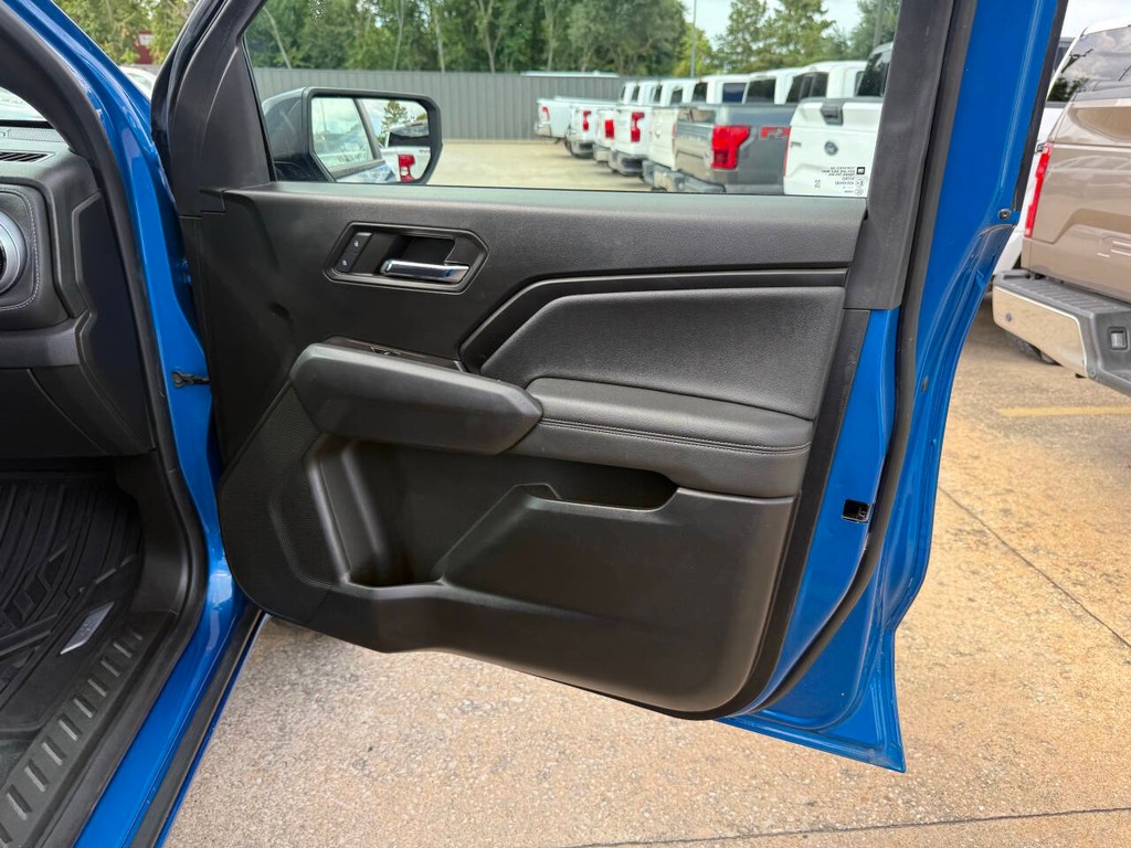 Chevrolet Colorado Vehicle Full-screen Gallery Image 11
