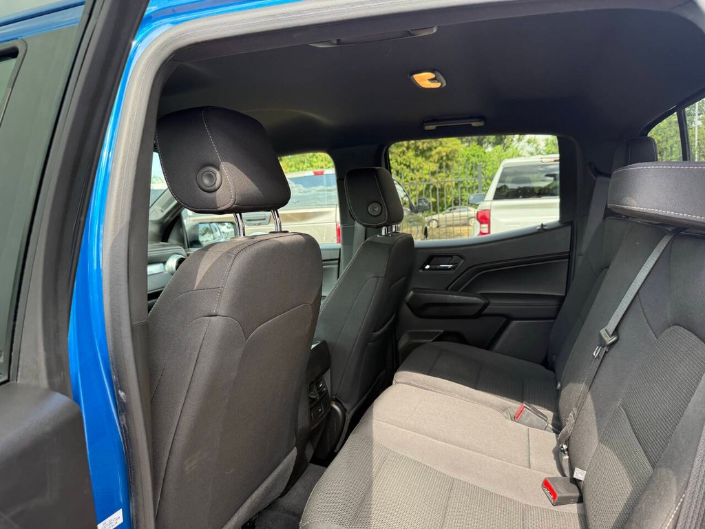 Chevrolet Colorado Vehicle Full-screen Gallery Image 12