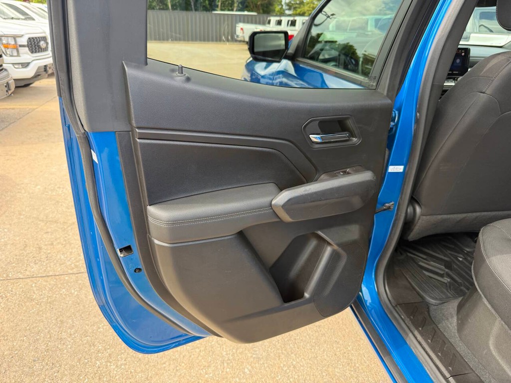 Chevrolet Colorado Vehicle Full-screen Gallery Image 14