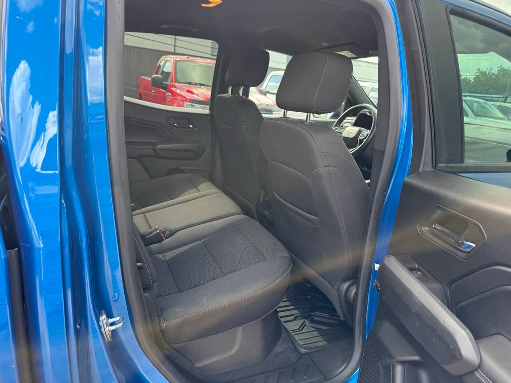 Chevrolet Colorado Vehicle Full-screen Gallery Image 15