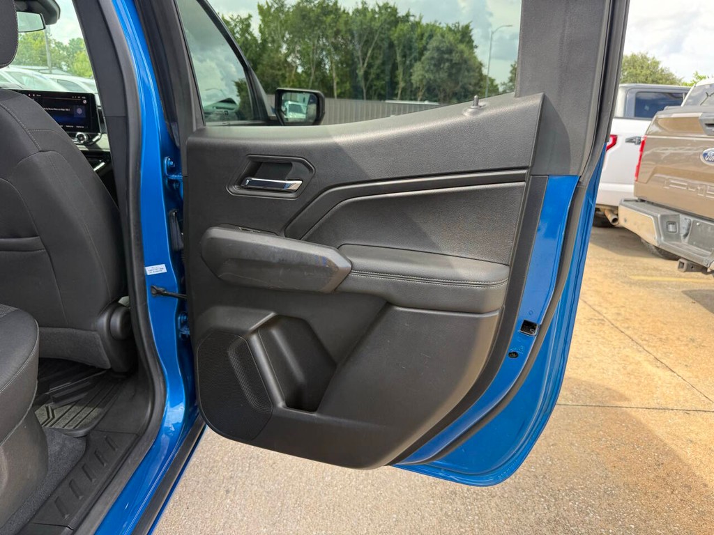 Chevrolet Colorado Vehicle Full-screen Gallery Image 16
