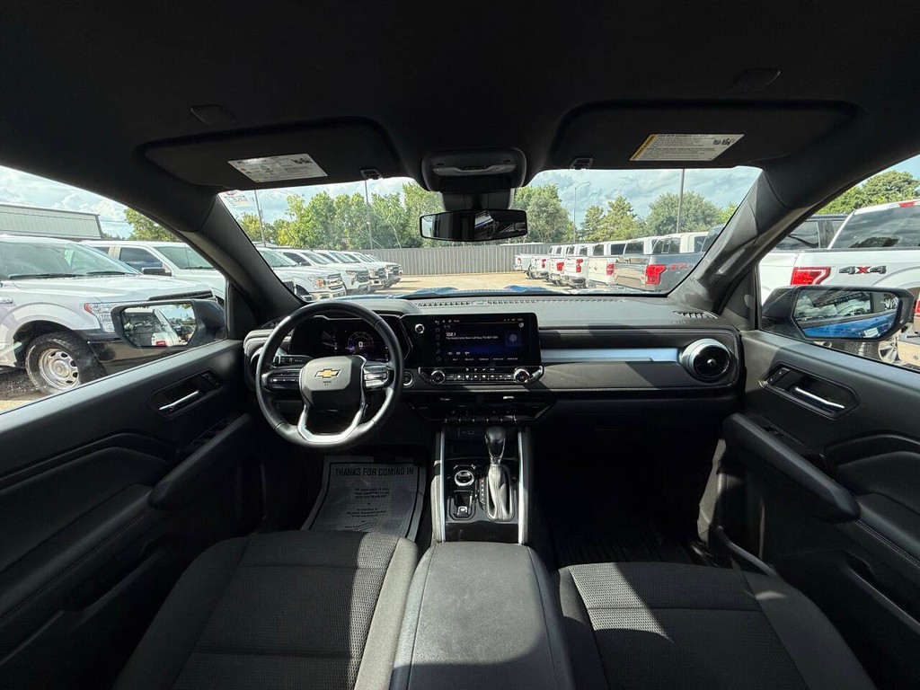 Chevrolet Colorado Vehicle Full-screen Gallery Image 18