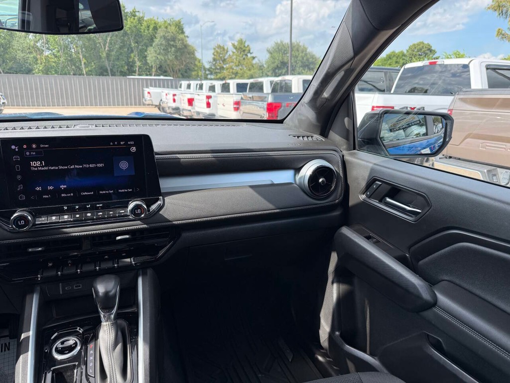 Chevrolet Colorado Vehicle Full-screen Gallery Image 20
