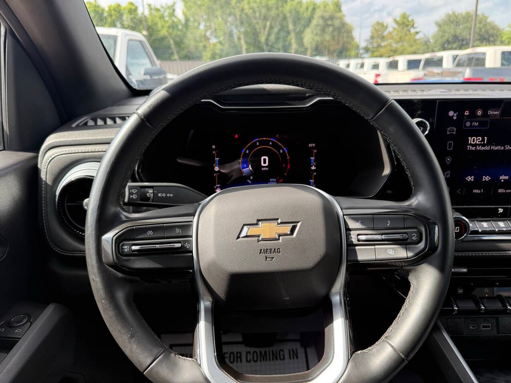 Chevrolet Colorado Vehicle Full-screen Gallery Image 23