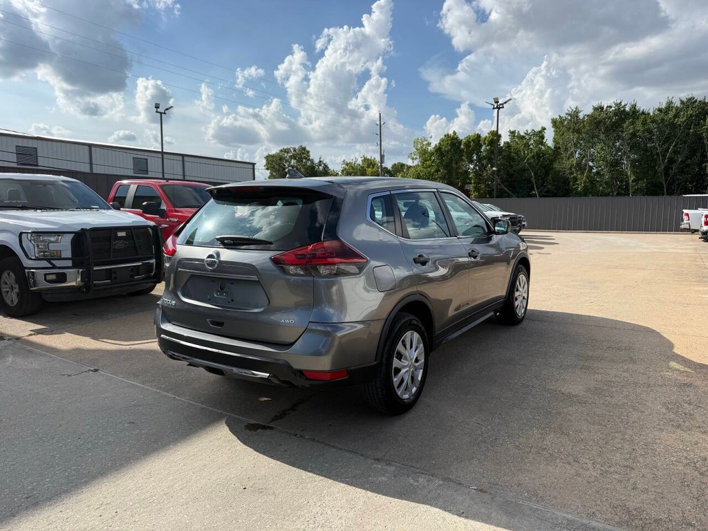 Nissan Rogue Vehicle Full-screen Gallery Image 05