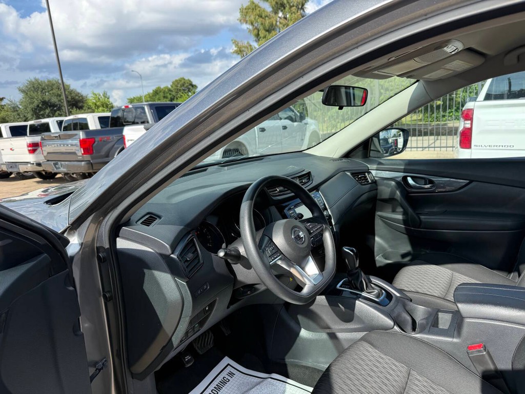 Nissan Rogue Vehicle Full-screen Gallery Image 06