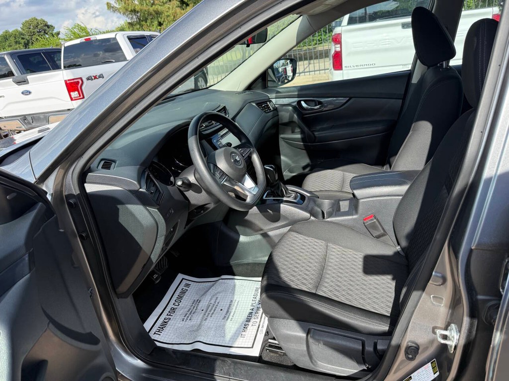 Nissan Rogue Vehicle Full-screen Gallery Image 07