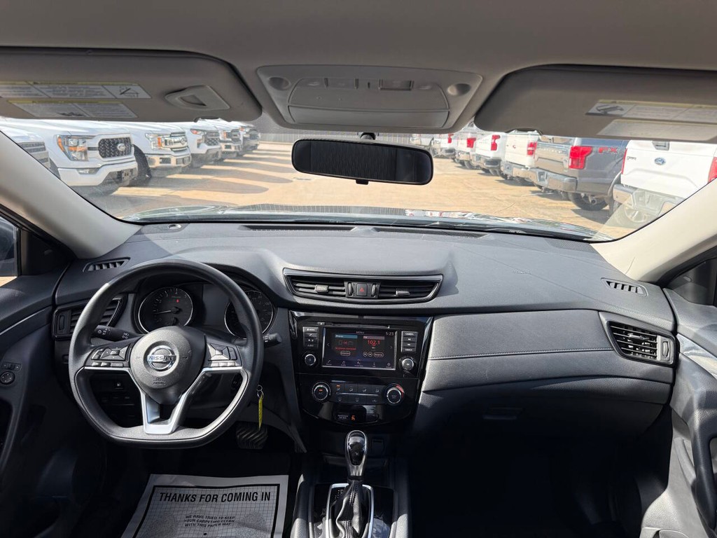 Nissan Rogue Vehicle Full-screen Gallery Image 17